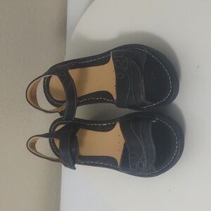 Clarks Artisan Unstructured Shoes Slip On Wedge Sandals in black color size 8